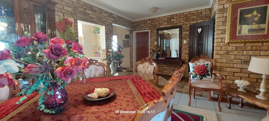 6 Bedroom Property for Sale in Wavecrest Eastern Cape